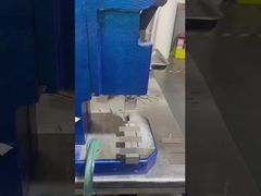Video zum manuellen Biegen von Batterieklemmen
